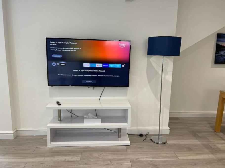 Maisy Lodge - Two Bed Lux Flat - Parking, Netflix, Wifi - Close To Blenheim Palace & Oxford - F2 Kidlington Buitenkant foto