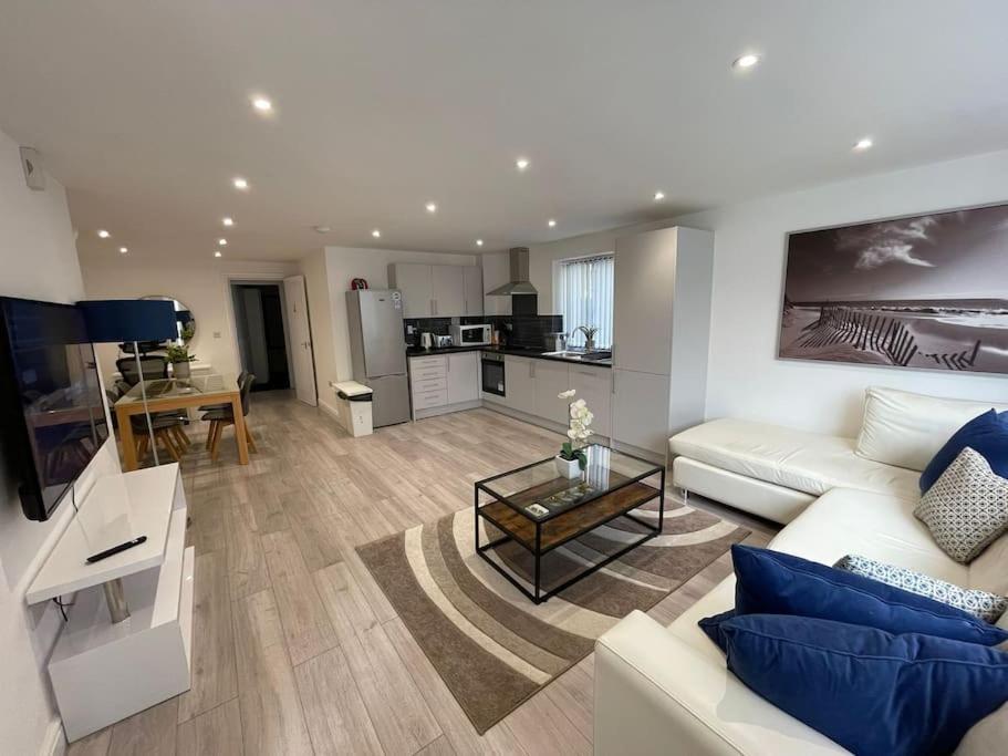 Maisy Lodge - Two Bed Lux Flat - Parking, Netflix, Wifi - Close To Blenheim Palace & Oxford - F2 Kidlington Buitenkant foto