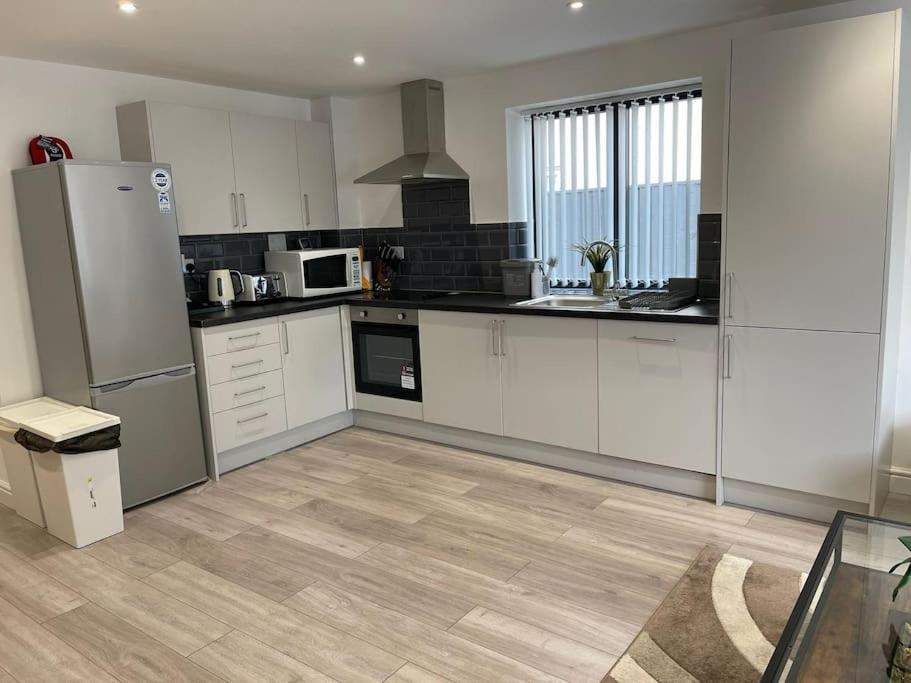 Maisy Lodge - Two Bed Lux Flat - Parking, Netflix, Wifi - Close To Blenheim Palace & Oxford - F2 Kidlington Buitenkant foto