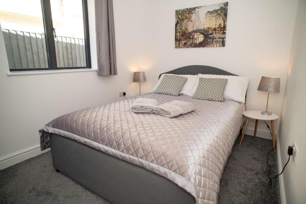 Maisy Lodge - Two Bed Lux Flat - Parking, Netflix, Wifi - Close To Blenheim Palace & Oxford - F2 Kidlington Buitenkant foto