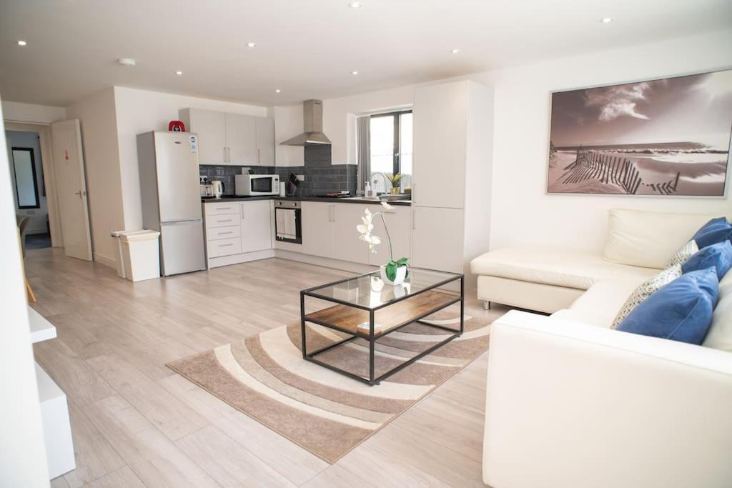 Maisy Lodge - Two Bed Lux Flat - Parking, Netflix, Wifi - Close To Blenheim Palace & Oxford - F2 Kidlington Buitenkant foto