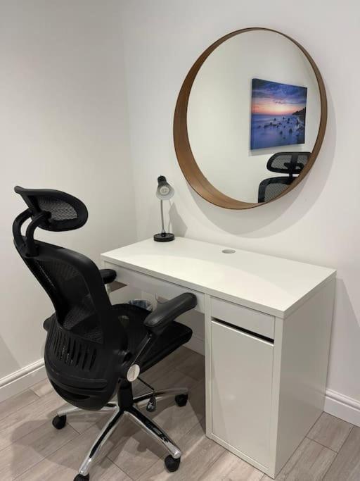 Maisy Lodge - Two Bed Lux Flat - Parking, Netflix, Wifi - Close To Blenheim Palace & Oxford - F2 Kidlington Buitenkant foto