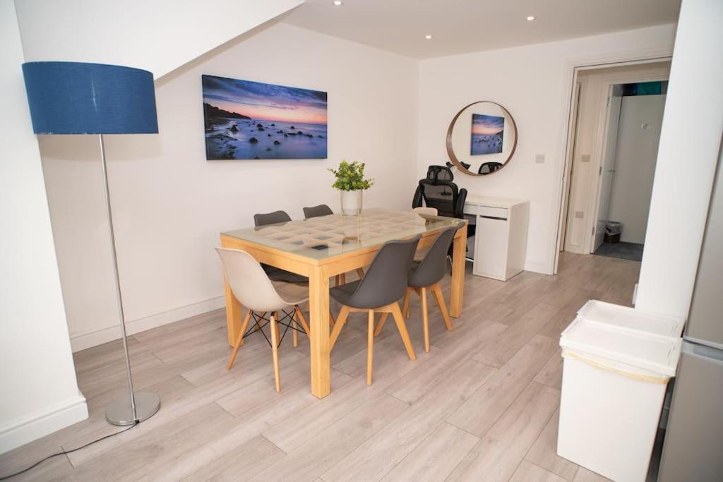Maisy Lodge - Two Bed Lux Flat - Parking, Netflix, Wifi - Close To Blenheim Palace & Oxford - F2 Kidlington Buitenkant foto