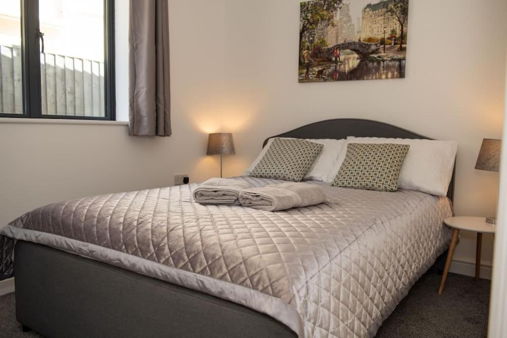 Maisy Lodge - Two Bed Lux Flat - Parking, Netflix, Wifi - Close To Blenheim Palace & Oxford - F2 Kidlington Buitenkant foto
