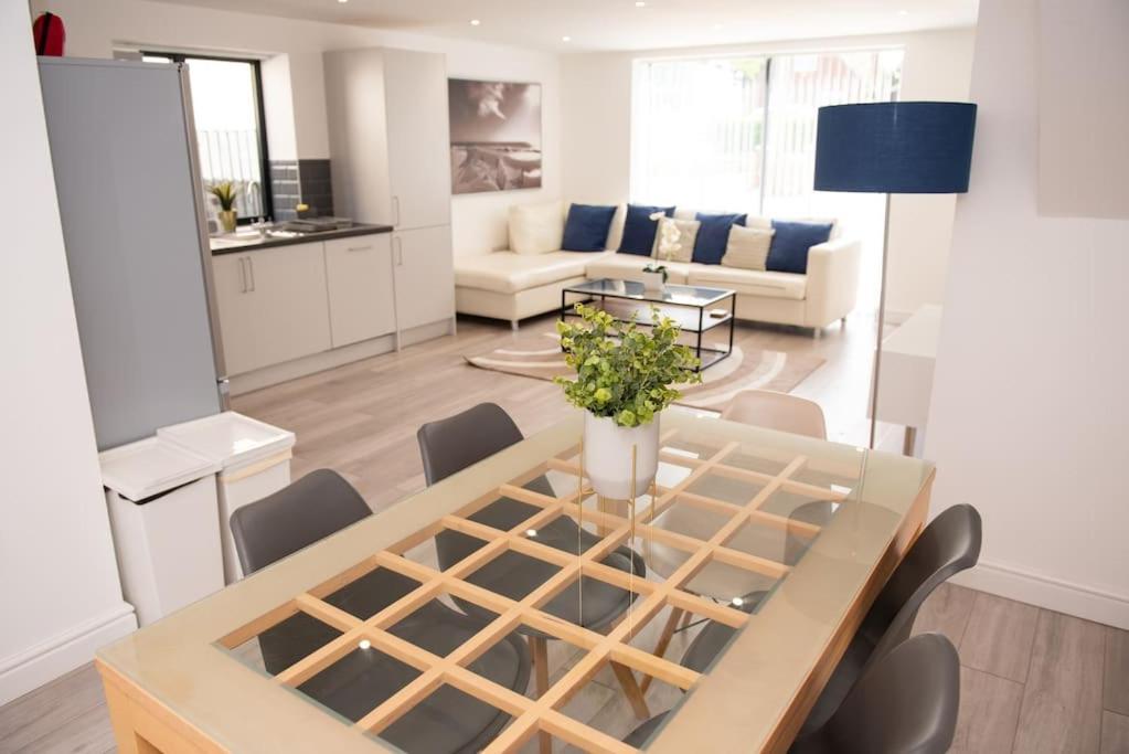 Maisy Lodge - Two Bed Lux Flat - Parking, Netflix, Wifi - Close To Blenheim Palace & Oxford - F2 Kidlington Buitenkant foto