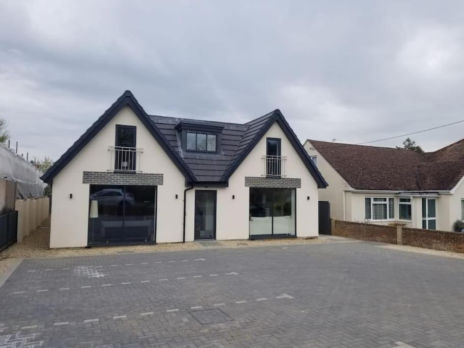 Maisy Lodge - Two Bed Lux Flat - Parking, Netflix, Wifi - Close To Blenheim Palace & Oxford - F2 Kidlington Buitenkant foto
